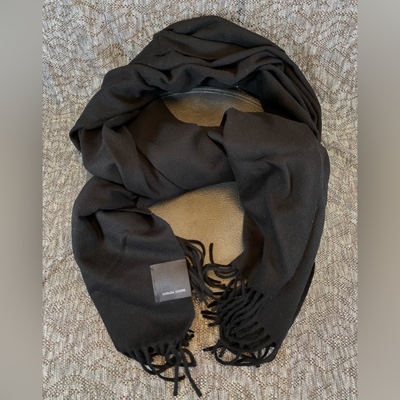 Canada Goose Ladies Solid Woven Scarf  Black - Picture 3 of 11